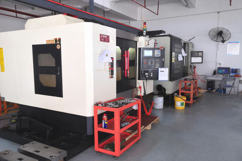 加工車(chē)間一角 加工車(chē)間一角